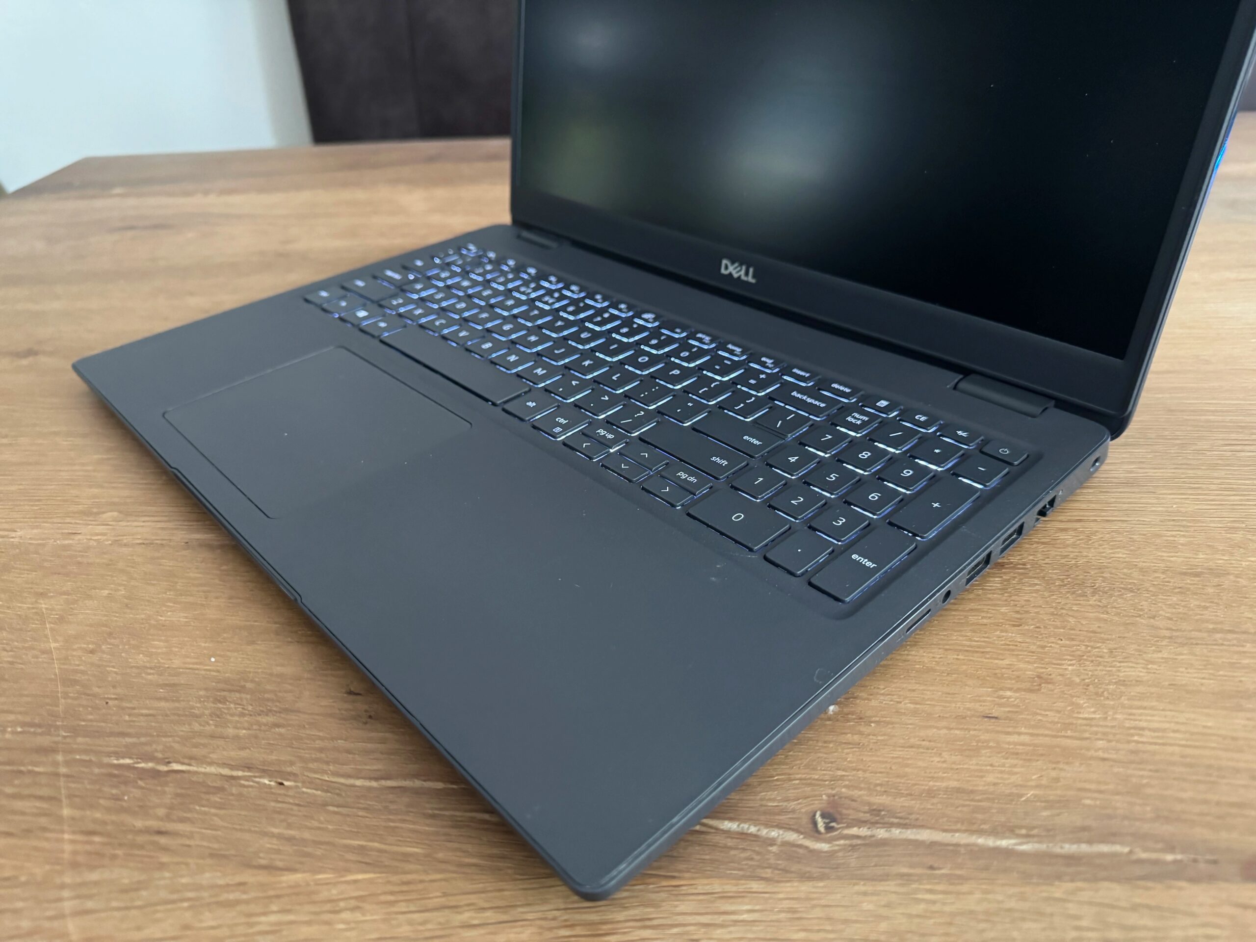 Dell Latitude 3510 i5-10th 8GB 256GB 15″ – \_ MENEER LAPTOP